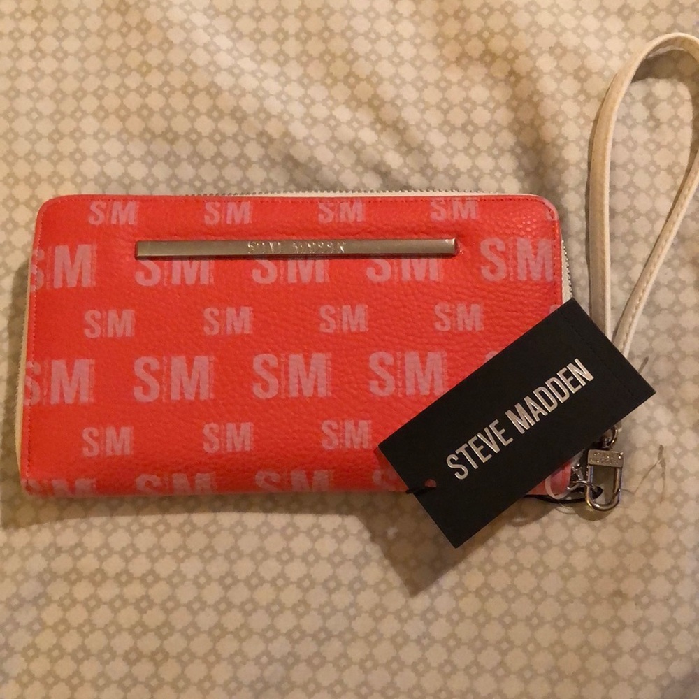Steve Madden wristlet
